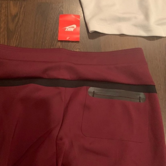 Nike sportswear tech, bonded tights zipped pocket, capris, tech tank top - Picture 3 of 10